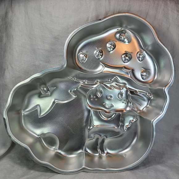 Wilton Strawberry Shortcake Cake PAN 502-3835 American Greetings 1983 - Picture 2 of 11